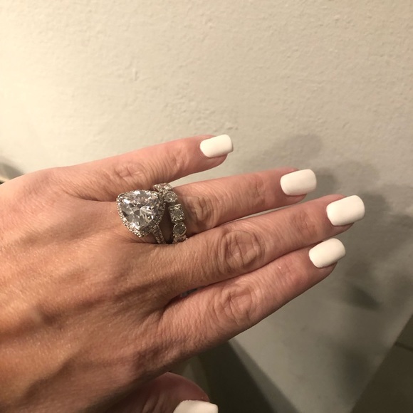 Retired- Swarovski Crystal wedding or anniversary ring set - Picture 4 of 13